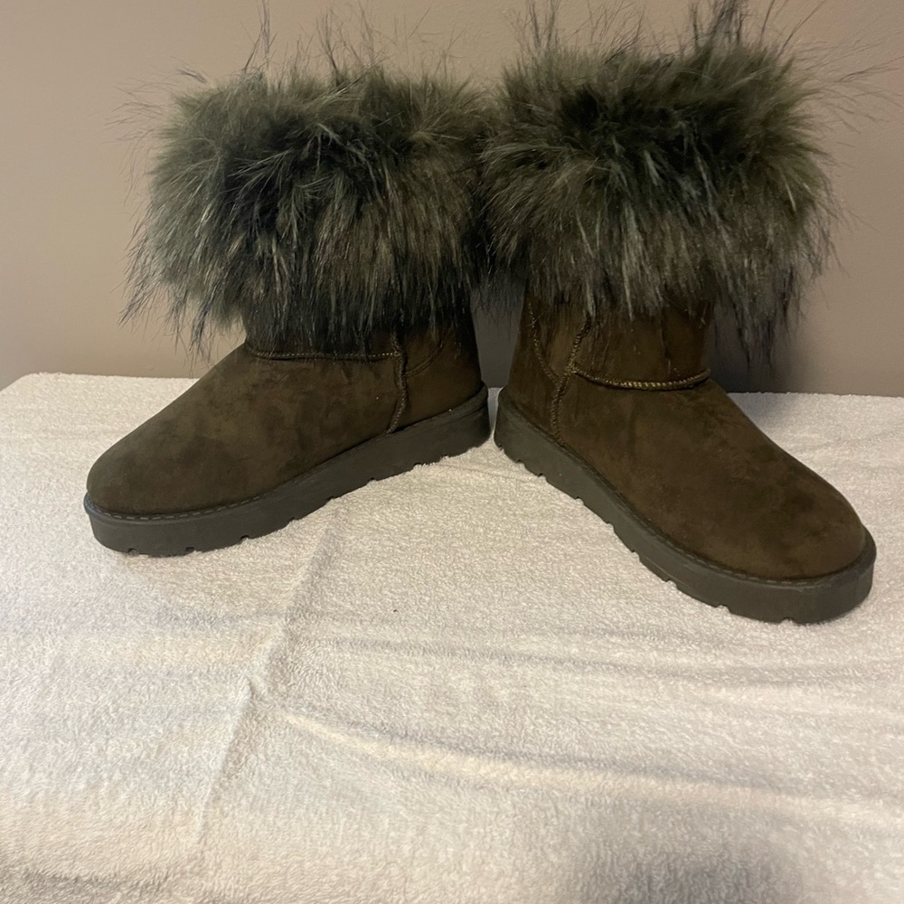 Green Faux Fur Trim Winter Boots
